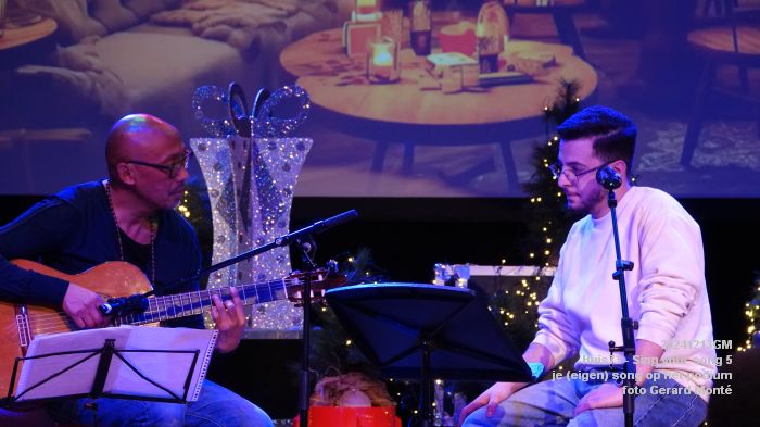 DSC08674- Huis73 - Sing your song 5 - je eigen song op het podium - 13dec2024 -  foto GerardMontE web