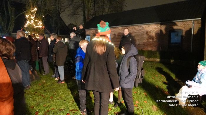 DSC00143- Kerstconcert door de Orthense Harmonie op het terrein van fort Orthen - 24dec2024 -  foto GerardMontE web