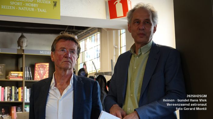 DSC00987- Heinen - pres bundel Hans Vlek - Vereenzaamd astronaut - 25apr2025 -  foto GerardMontE web