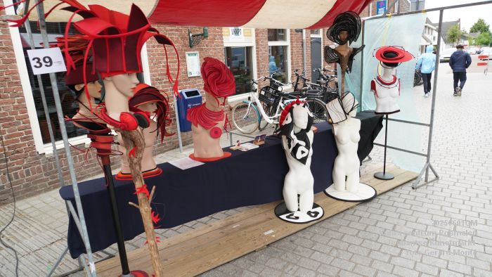 DSC05835- - Kubra Rosmalen kunstmarkt  - 1juni2025 -  foto GerardMontE web
