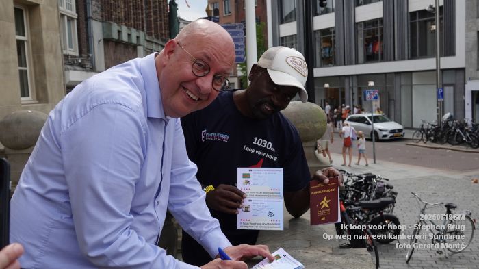 DSC01444- Ik loop voor hoop - Stephen Brug - stadhuis Den Bosch - 19julii2025 -  foto Gerard MontE