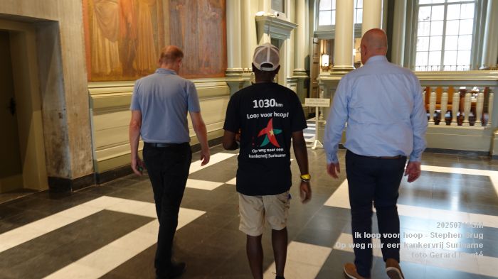 DSC01450- Ik loop voor hoop - Stephen Brug - stadhuis Den Bosch - 19julii2025 -  foto Gerard MontE