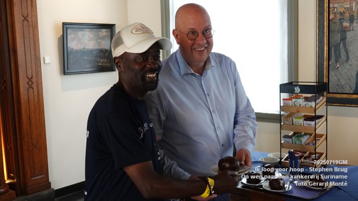 DSC01453- Ik loop voor hoop - Stephen Brug - stadhuis Den Bosch - 19julii2025 -  foto Gerard MontE