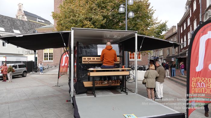 DSC08505- Joost van Balkom - boekpresentatie - Met vuistengestomp en voetengetrap - 12okt2025 -  foto GerardMontE