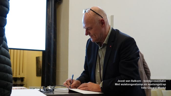 DSC08539- Joost van Balkom - boekpresentatie - Met vuistengestomp en voetengetrap - 12okt2025 -  foto GerardMontE