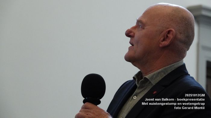 DSC08557- Joost van Balkom - boekpresentatie - Met vuistengestomp en voetengetrap - 12okt2025 -  foto GerardMontE