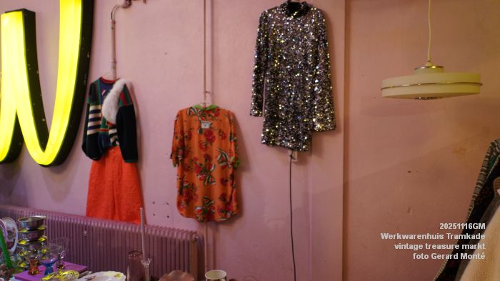 DSC07626- Werkwarenhuis Tramkade - vintage treasure markt - 16nov2025 -  foto GerardMontE