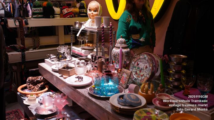 DSC07629- Werkwarenhuis Tramkade - vintage treasure markt - 16nov2025 -  foto GerardMontE