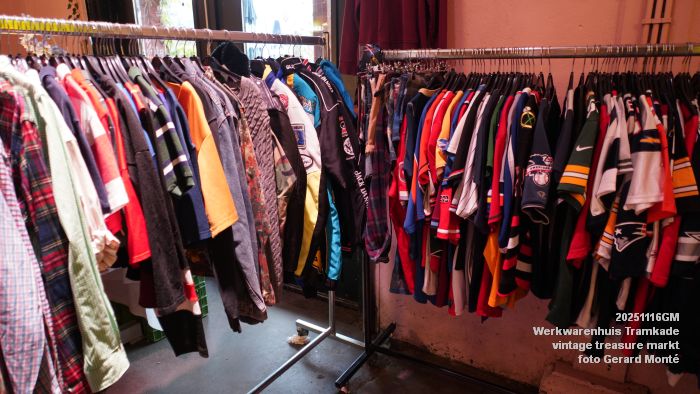 DSC07632- Werkwarenhuis Tramkade - vintage treasure markt - 16nov2025 -  foto GerardMontE