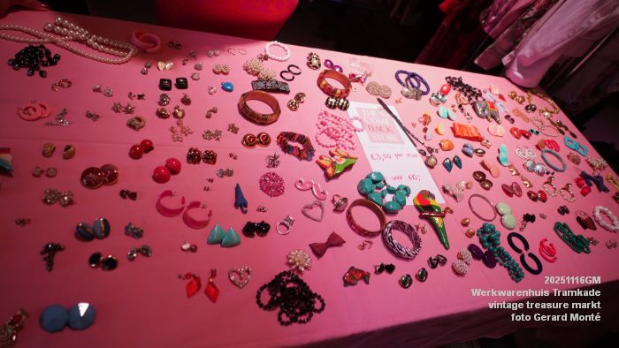 DSC07633- Werkwarenhuis Tramkade - vintage treasure markt - 16nov2025 -  foto GerardMontE