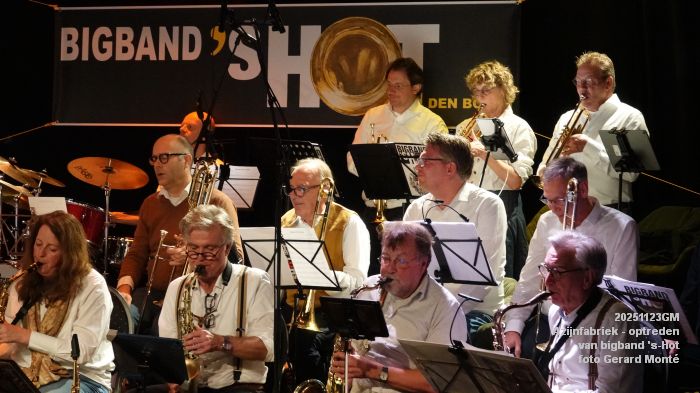DSC03567- optreden van bigband s-Hot - azf - 23nov2025 -  foto GerardMontE