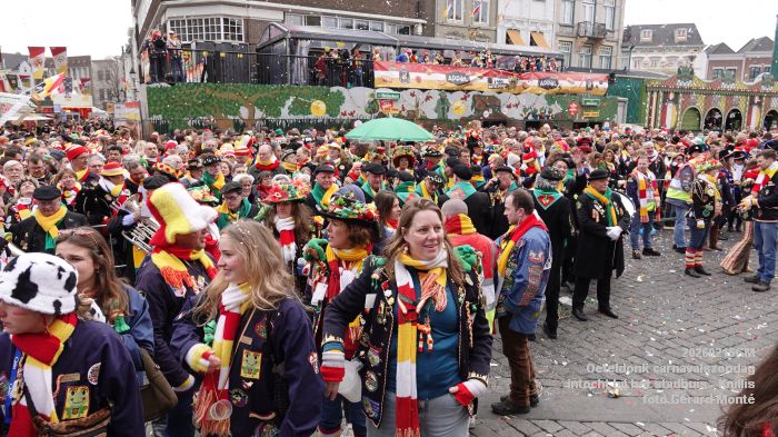 DSC03443- Oeteldonk carnavalszondag intocht bij stadhuis Markt - 15feb2026 - foto GerardMontE