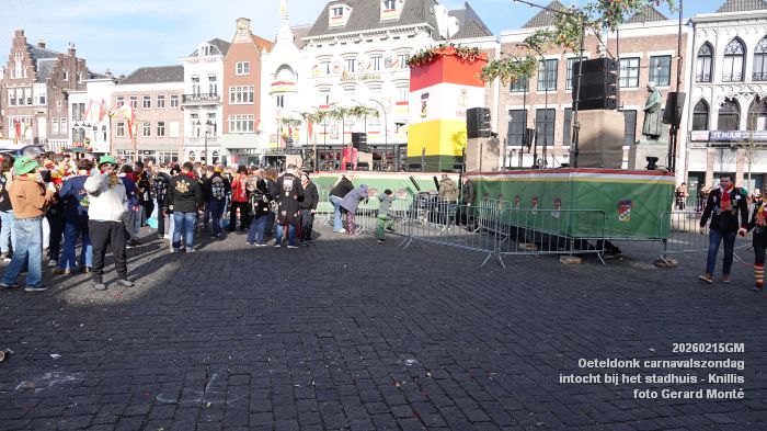 DSC03124- Oeteldonk carnavalszondag intocht bij stadhuis Markt - 15feb2026 - foto GerardMontE