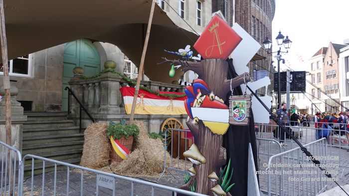 DSC03126- Oeteldonk carnavalszondag intocht bij stadhuis Markt - 15feb2026 - foto GerardMontE