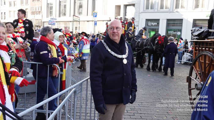 DSC03153- Oeteldonk carnavalszondag intocht bij stadhuis Markt - 15feb2026 - foto GerardMontE