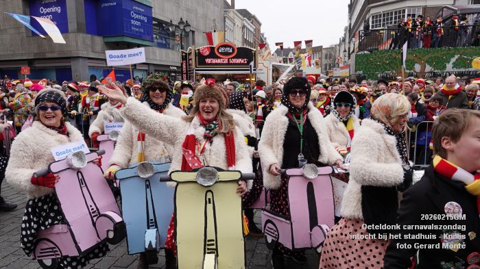 DSC03315- Oeteldonk carnavalszondag intocht bij stadhuis Markt - 15feb2026 - foto GerardMontE