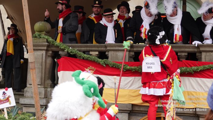 DSC03423- Oeteldonk carnavalszondag intocht bij stadhuis Markt - 15feb2026 - foto GerardMontE