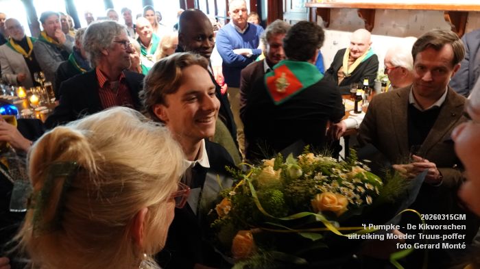 DSC01623- Pumpke - Toekenning van de Moeder Truus-poffer aan stg Drie koningen - 15mrt2026 - foto GerardMontE