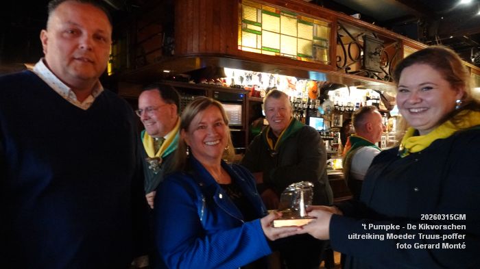DSC01632- Pumpke - Toekenning van de Moeder Truus-poffer aan stg Drie koningen - 15mrt2026 - foto GerardMontE
