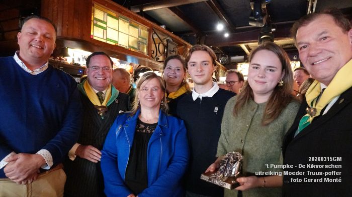 DSC01663- Pumpke - Toekenning van de Moeder Truus-poffer aan stg Drie koningen - 15mrt2026 - foto GerardMontE